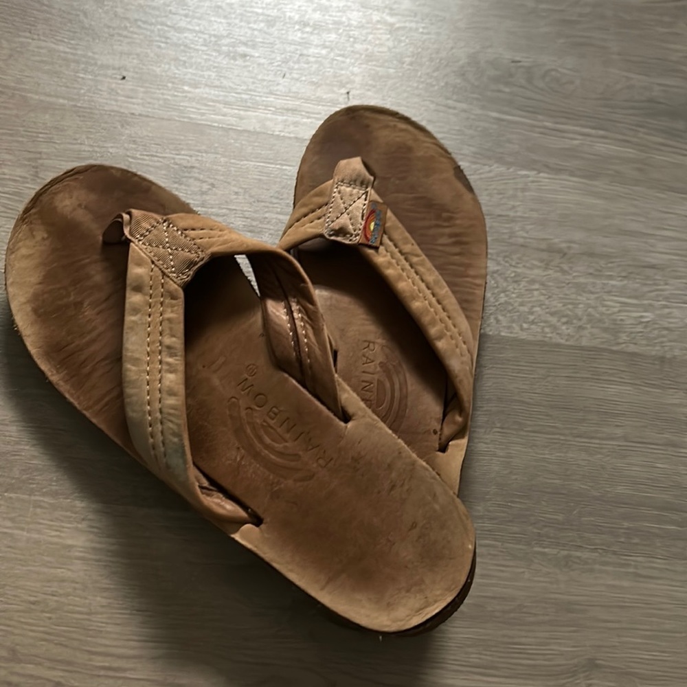 Rainbows women’s size 6 tan flip flops